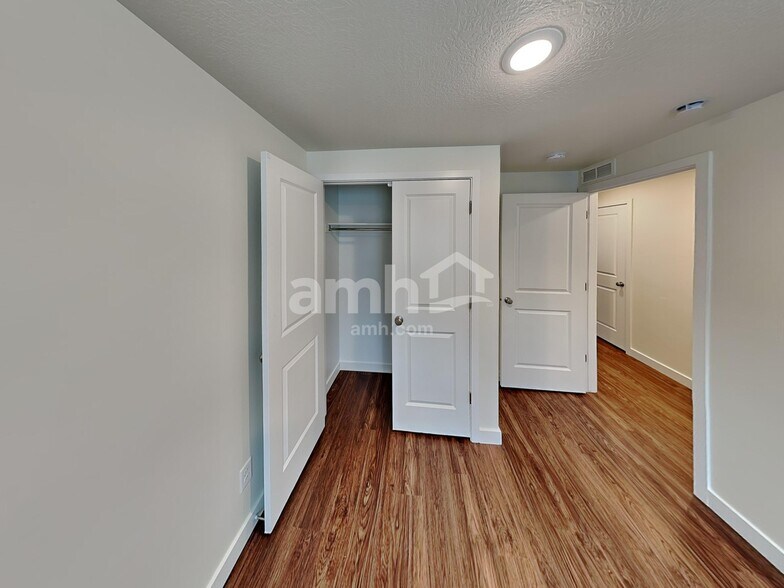 Building Photo - 8964 S John Annie Ln