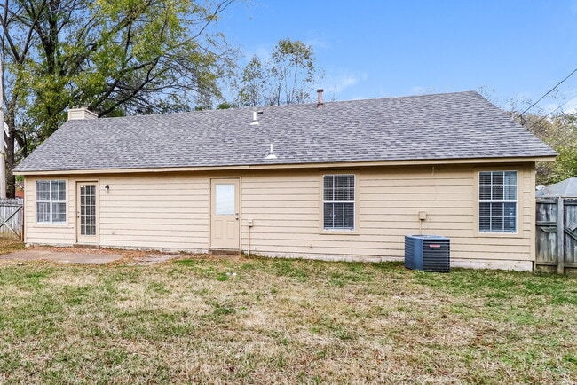 Building Photo - 7001 Bellevue Trce