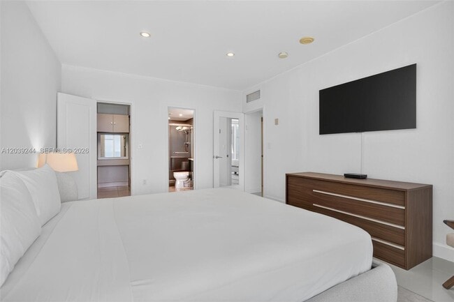 Building Photo - 10275 Collins Ave