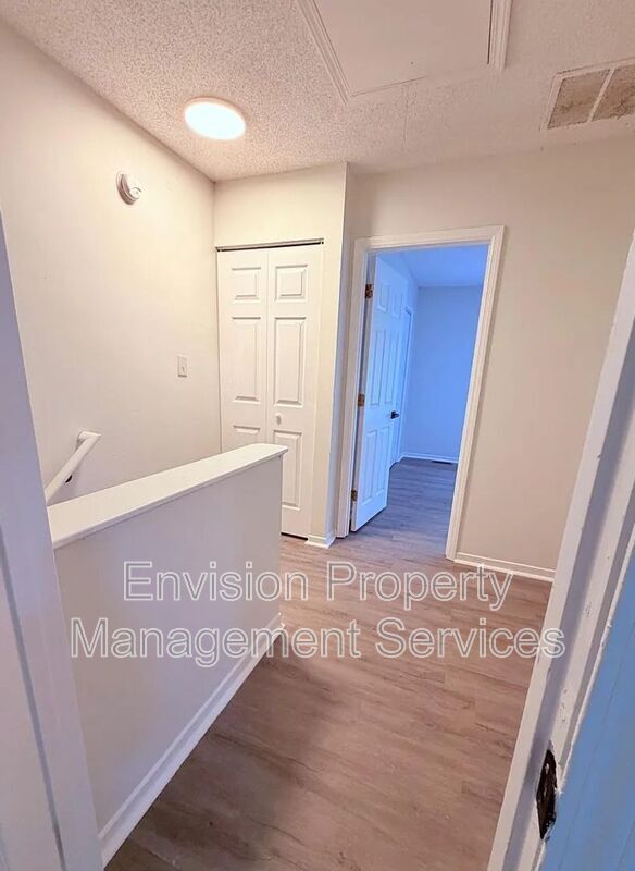 Building Photo - 702 Redland Dr