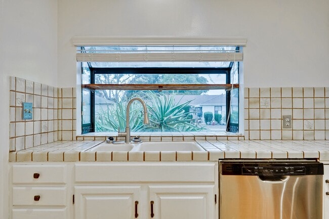 Building Photo - Welcome Home!!! - Great Location, Near Val...