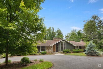 Building Photo - Spacious and Private Home in Biltmore Forest