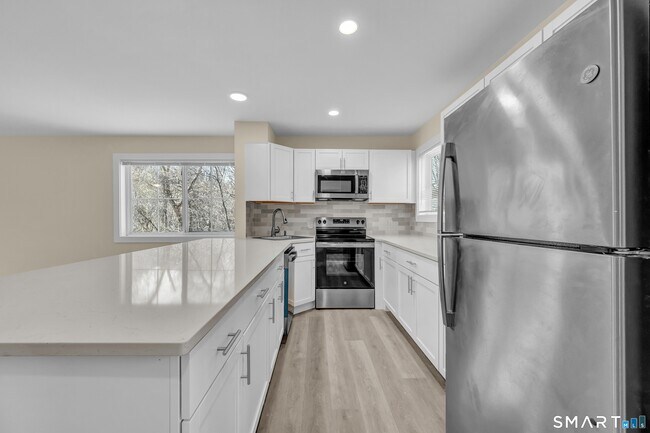 Building Photo - 113 Park Ave