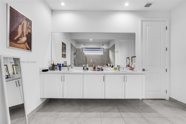 Building Photo - 4363 NW 81st Ave