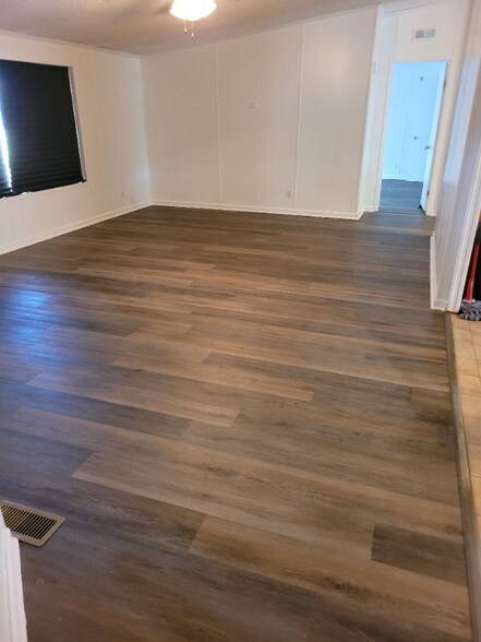 Building Photo - 135 Tesa Dr