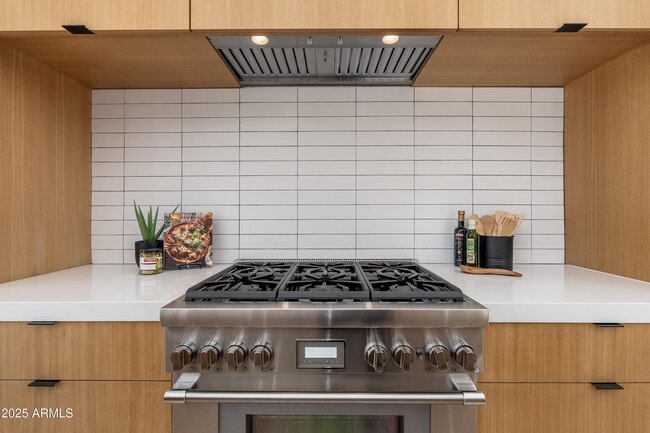 Building Photo - 4421 E Earll Dr