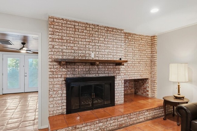 Building Photo - 21 Larkwood Ln