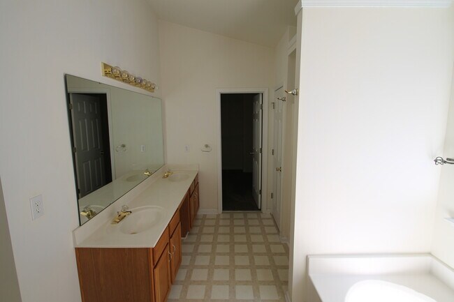 Building Photo - Exclusively Offered by Muse Realty, LLC