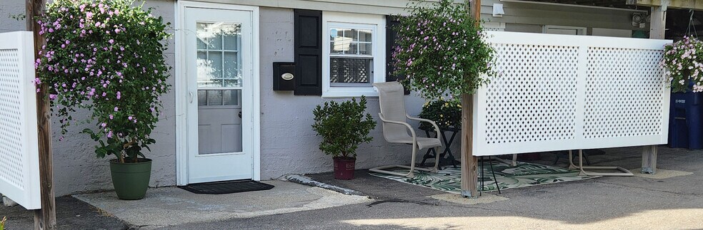 Building Photo - 216 5th St