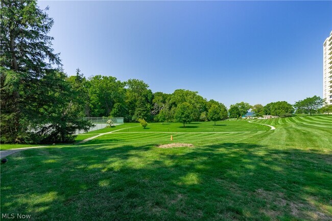 Building Photo - 1 Bratenahl Pl