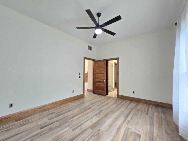 Building Photo - Lakeland's Historic District: 3 Bed/2 Bath