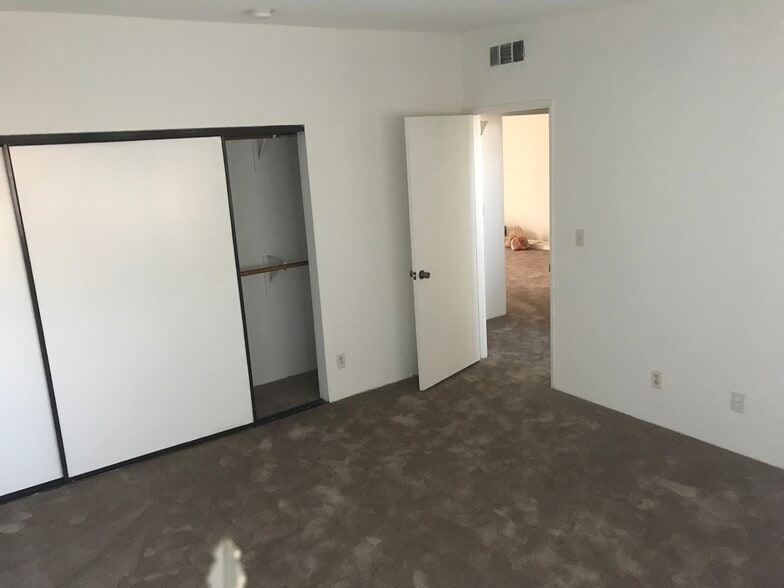 Building Photo - 14141 Tiara St