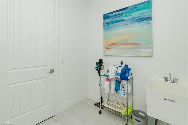 Building Photo - 5939 Gala Dr