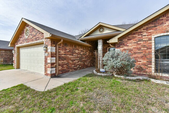 Building Photo - 6905 Deorsam Loop