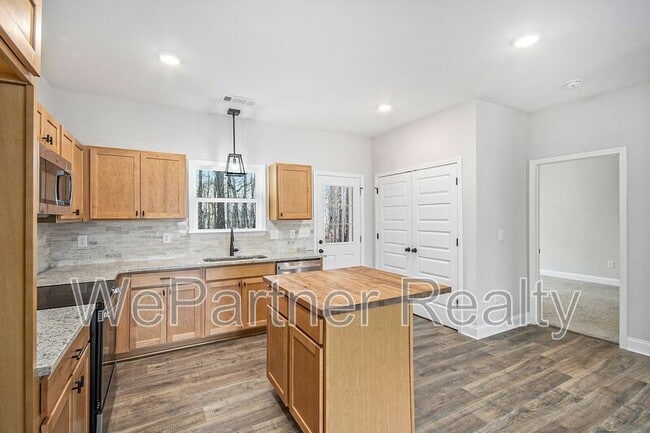 Building Photo - 138 Crestpoint Rd