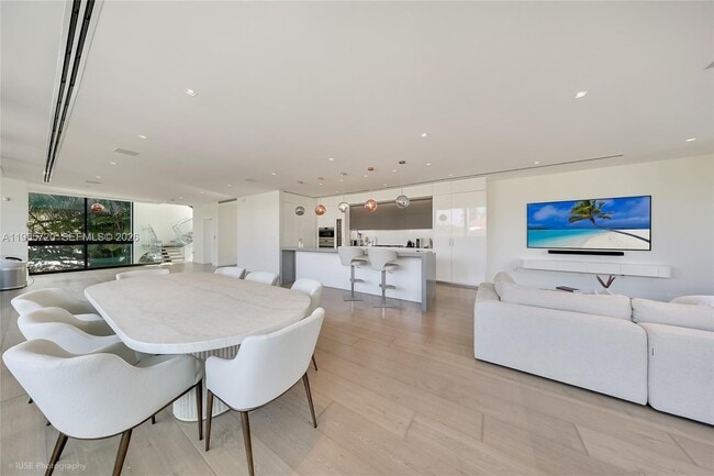 Building Photo - 420 N Hibiscus Dr