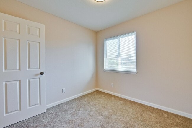 Building Photo - 1425 Sunshadow Ln