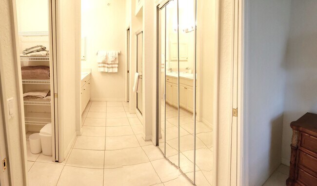 Building Photo - 4430 Corso Venetia Blvd
