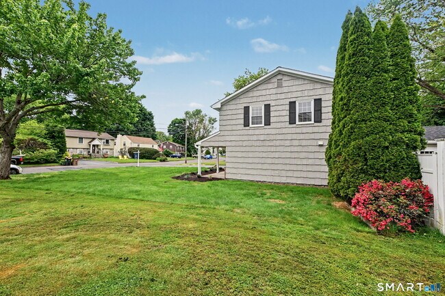 Building Photo - 44 Barmore Dr W