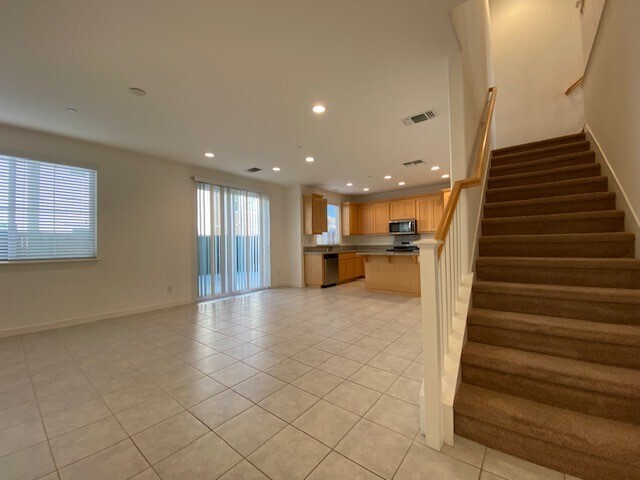 Building Photo - Beautiful New Home For Rent in Roseville!