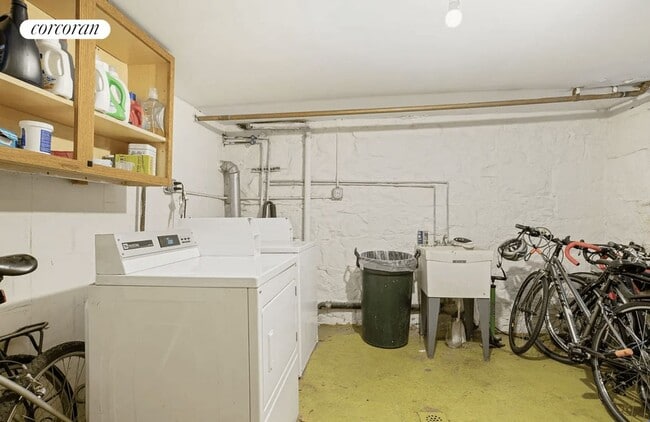 Building Photo - 10 Fort Greene Pl