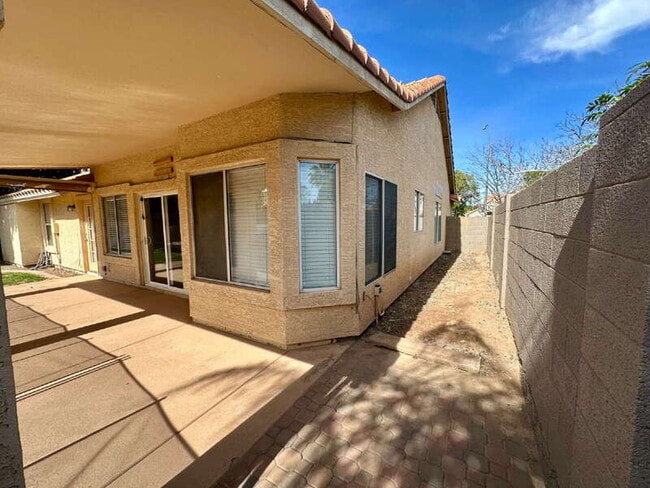 Building Photo - 2353 W Hemlock Ct