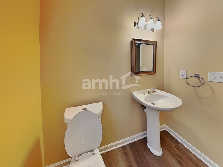 Building Photo - 1387 Belfaire Lake Trl