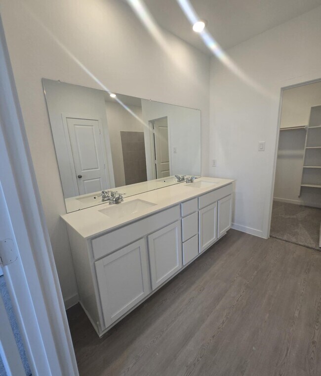 Building Photo - 3053 Avineda Sonoma Dr