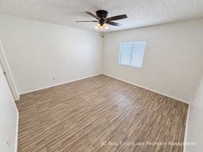 Building Photo - 4528 W Palm Ln