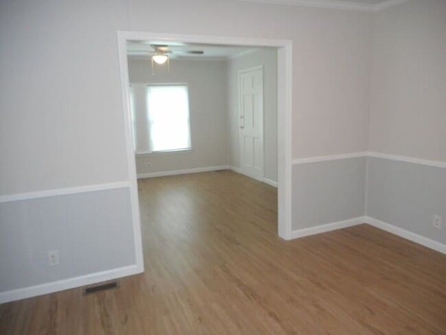 Building Photo - 2149 Lesslie Hwy