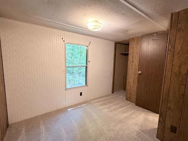 Building Photo - Affordable 3BR Home in Peaceful Hicks Lake Community