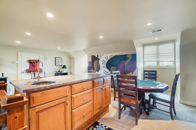 Building Photo - 6655 Traquair Pl