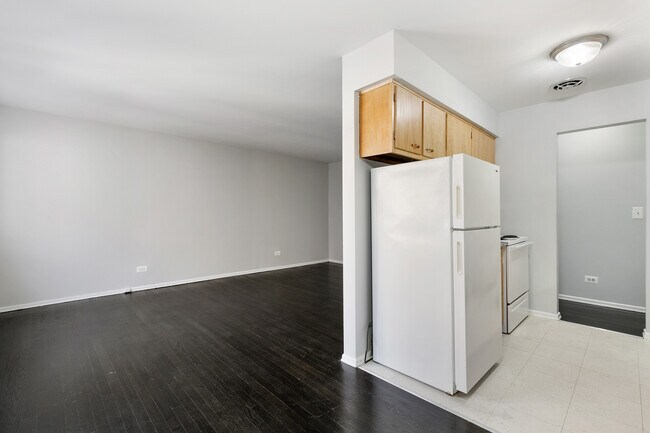 Building Photo - 6021 N Winthrop Ave