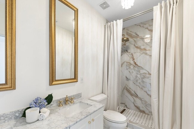 Building Photo - Luxury Furnished Home