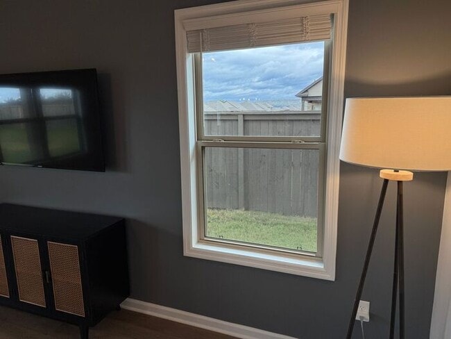 Building Photo - Extra Square footage, Mountain Views