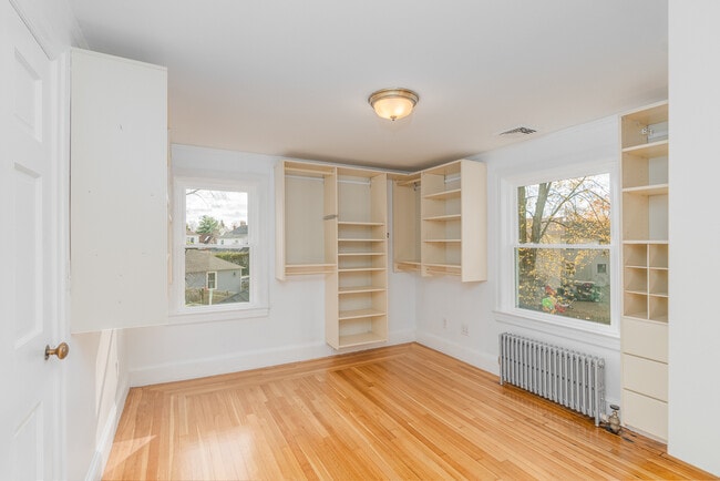 Building Photo - 83 Betsey Williams Dr