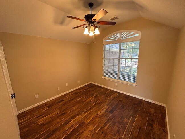 Building Photo - Great Flower Mound Location!