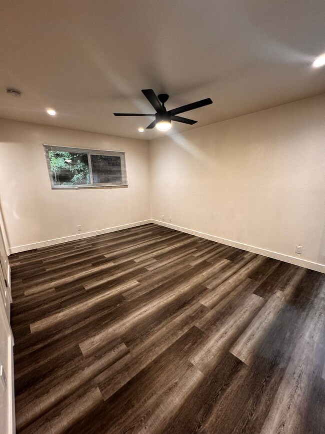 Building Photo - 33812 Robles Dr