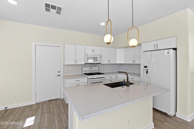 Building Photo - 14369 W Lexington Ave