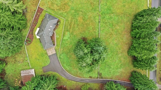 Building Photo - Move in ready! 3 bed, den, 2 bath rambler on 4.62 acres with pasture in Tumwater School District.