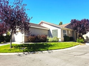 Building Photo - Single-Story 3 Bed, 2 Bath Home in Gated Double Diamond Community – Pool, Gym & 2-Car Garage
