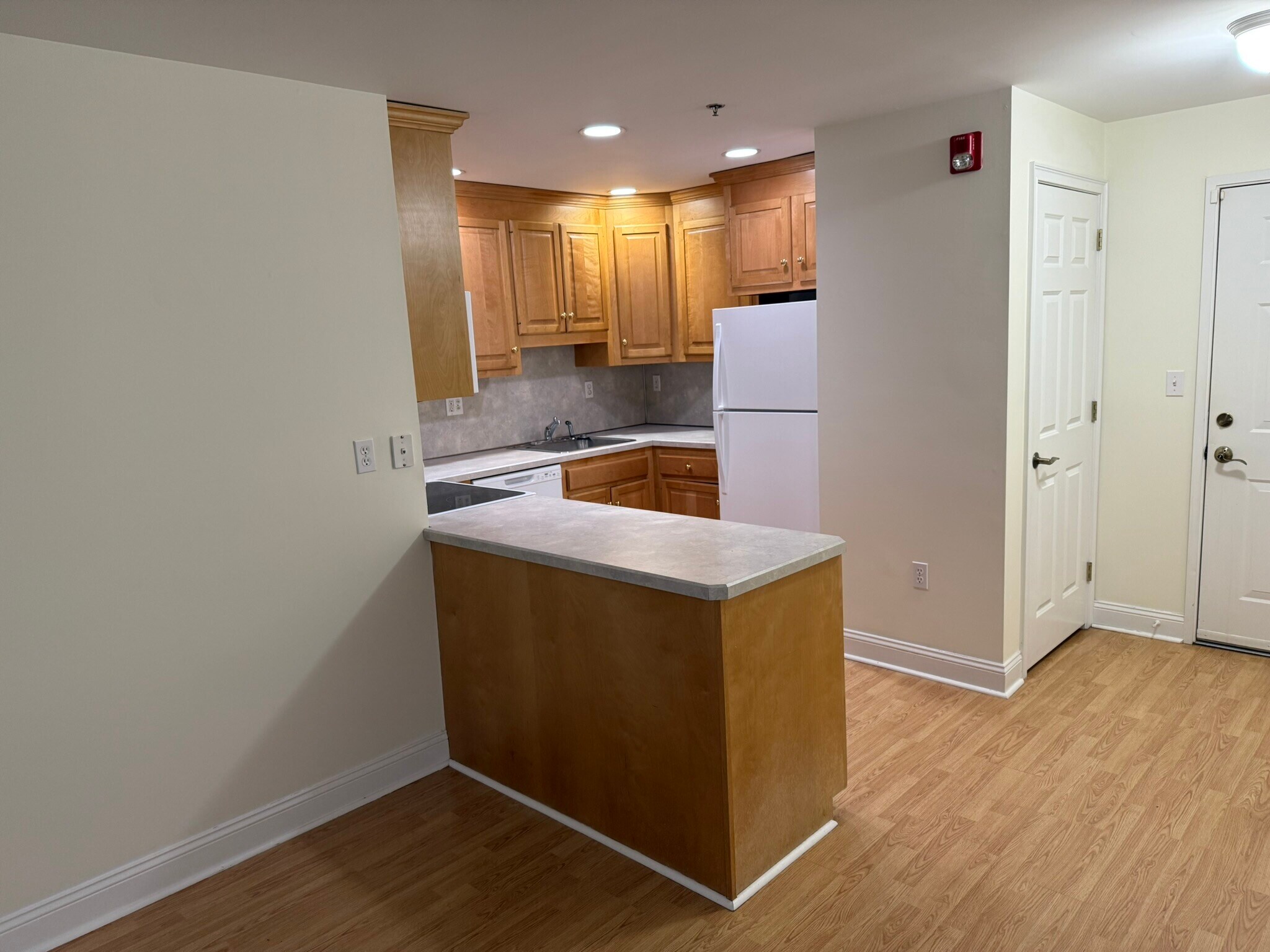 Building Photo - 380 Main St