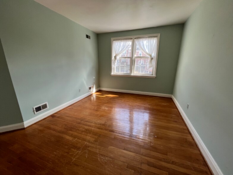 Building Photo - 143 Stanmore Rd