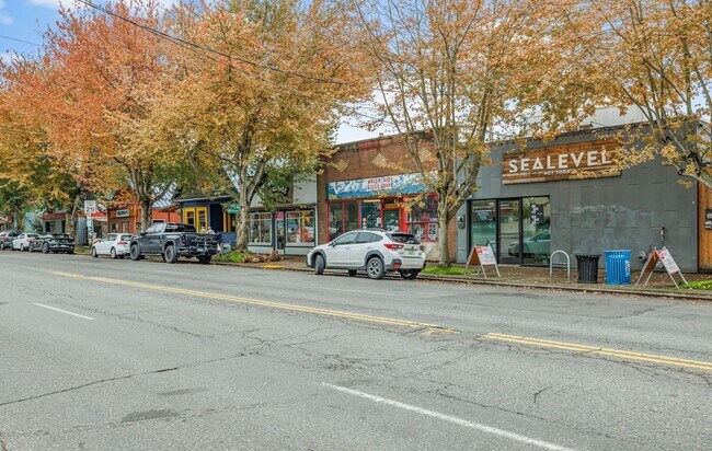 Building Photo - 3608 Palatine Ave N