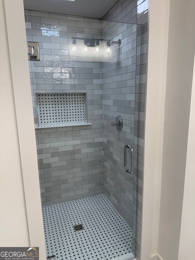 Building Photo - 185 Landor Dr