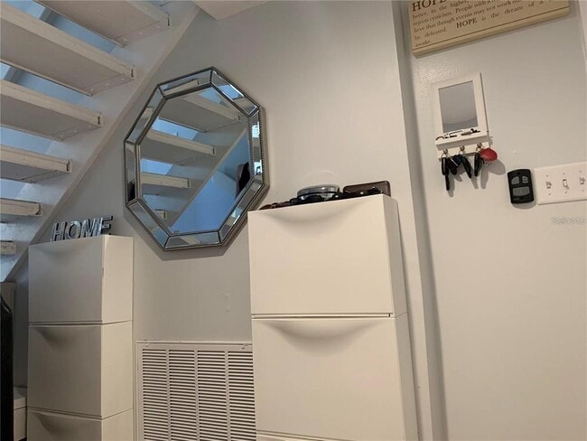 Building Photo - 1511 S Bay Villa Pl