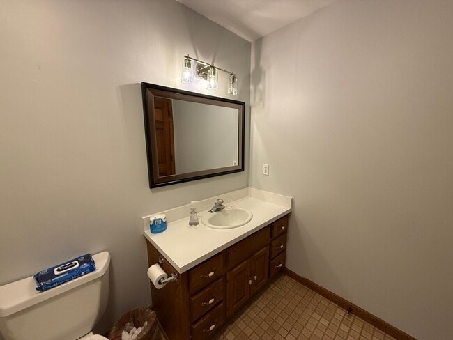 Building Photo - Bloomington 4 Bed 3 Bath SF Home available...