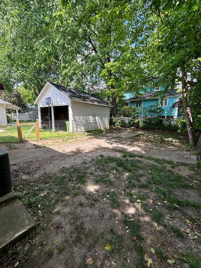 Building Photo - Charming 1920s Home in Five Points – Available April 4th