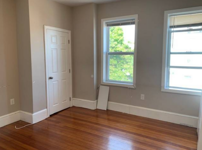 Building Photo - Beautiful 4 Bed Unit Right In East Boston