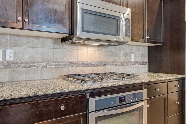Building Photo - 1504 N Vanguard Way